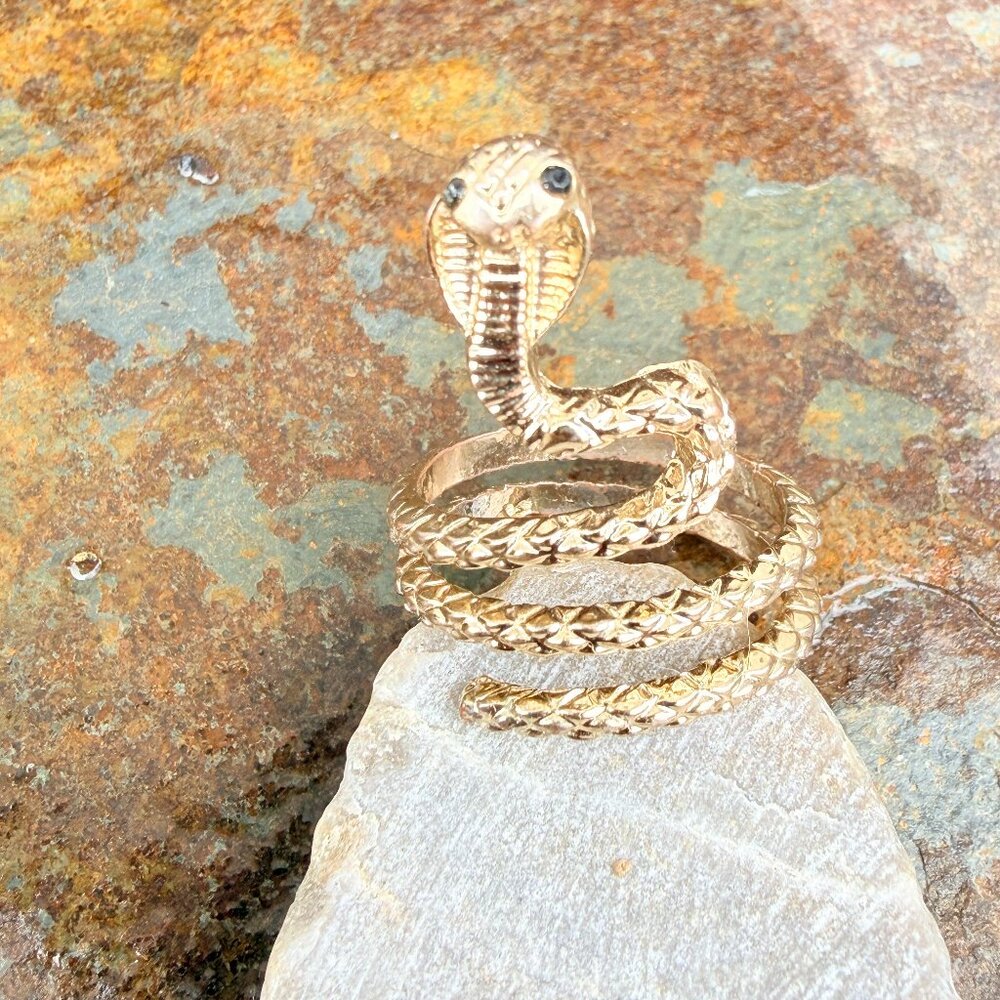 Goldtone Cobra Ring Glass Eyes Size 9